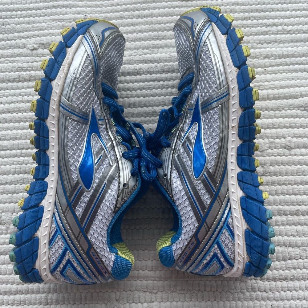 BROOKS adrenaline GTS woman’s size 7 wide D excellent preowned Blue silver.